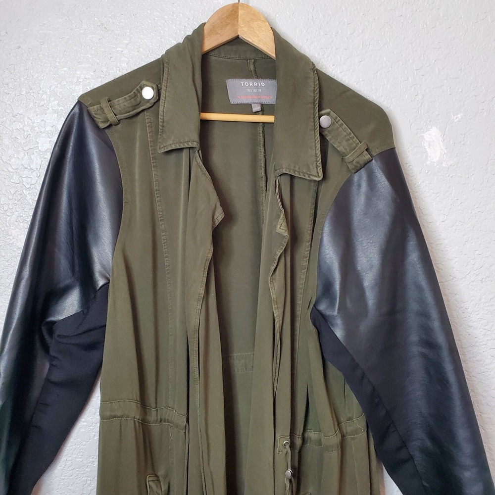 Torrid Anorak Jacket Twill Fabric Faux Leather Sleeves Dark Green Black Sz 3XL - Picture 3 of 16